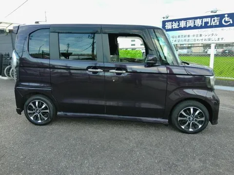 Honda N-BOX Custom