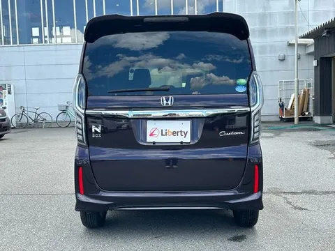 Honda N-BOX Custom