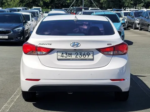 Hyundai Elantra (Avante)
