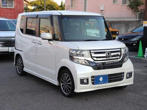 Honda N-BOX Custom