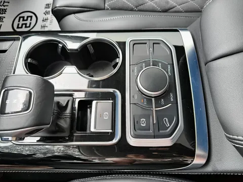 Hongqi HS7