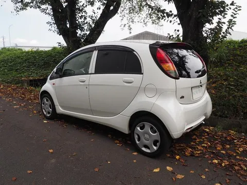 Mitsubishi I