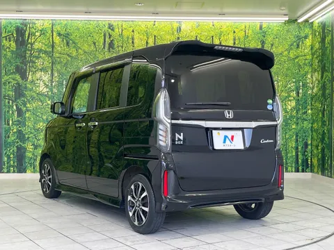 Honda N-BOX Custom