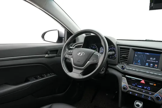 Hyundai Elantra (Avante)