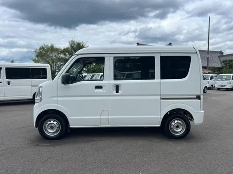 Nissan Clipper Van