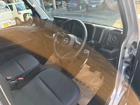 Nissan Clipper Van
