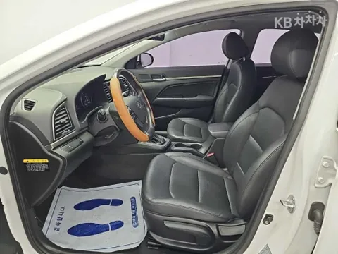 Hyundai Elantra (Avante)