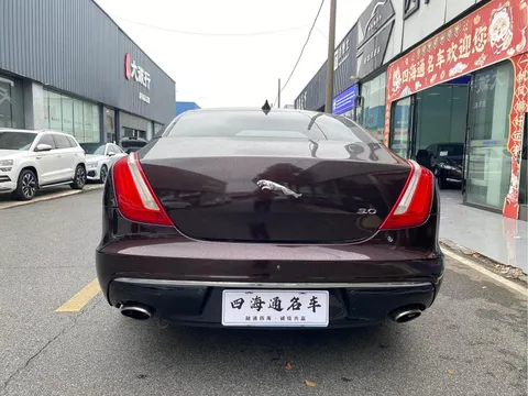 Jaguar XJ