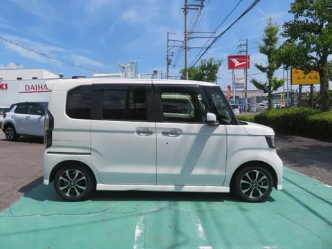 Honda N-BOX Custom