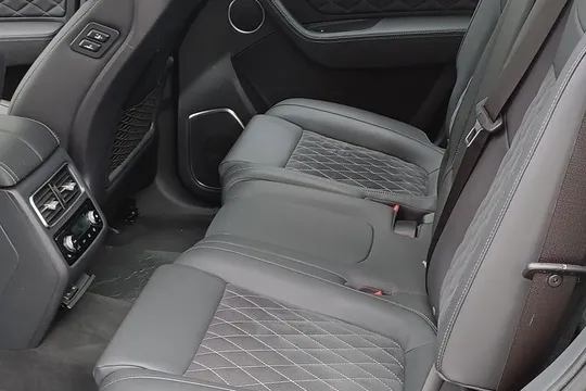 Hongqi HS7