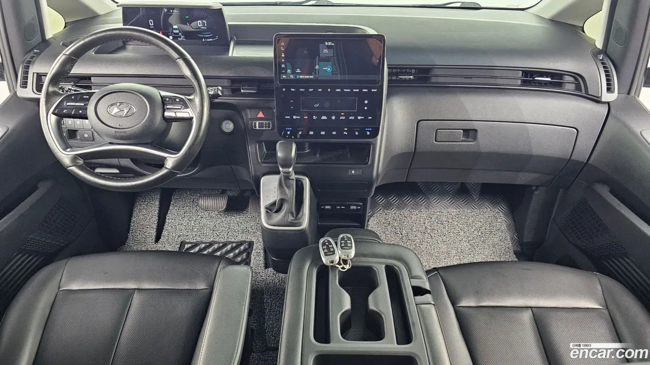 Hyundai Staria