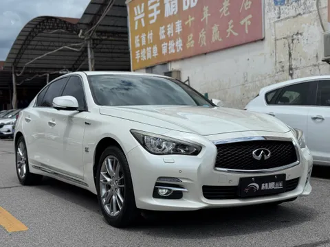 Infiniti Q50L