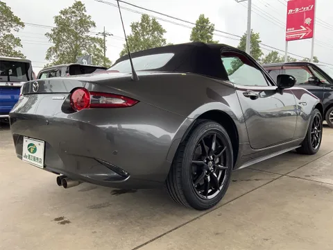 Mazda MX-5 (Roadster)