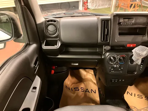 Nissan Clipper Van