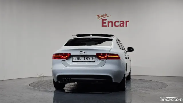 Jaguar XE