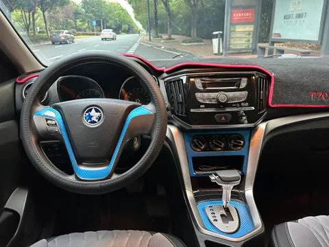Venucia T70