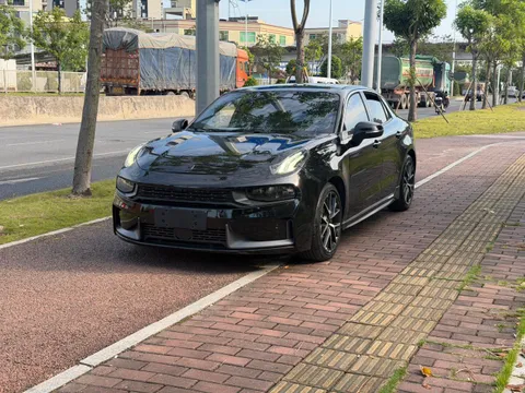 Lynk & Co 03