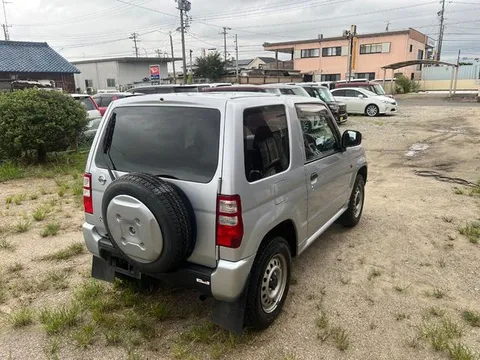 Nissan KIX