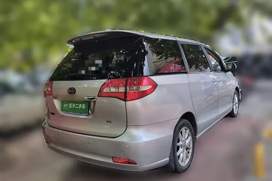BYD M6