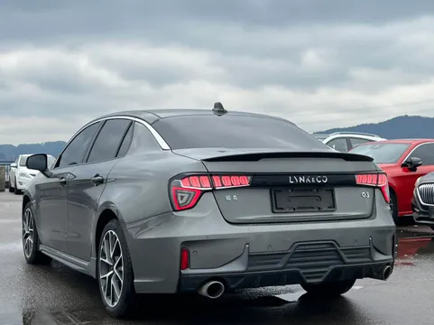 Lynk & Co 03