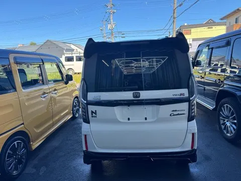 Honda N-BOX Custom