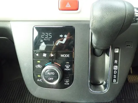 Daihatsu Mira Tocot