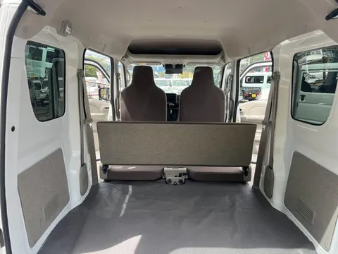 Nissan Clipper Van