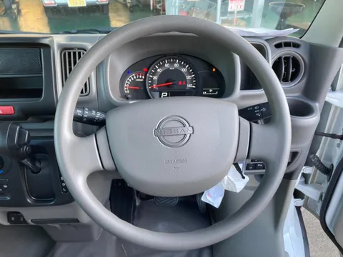 Nissan Clipper Van