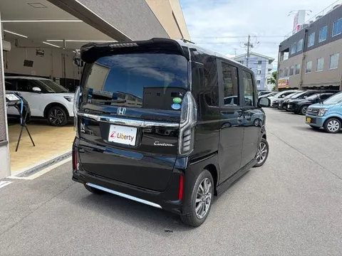 Honda N-BOX Custom