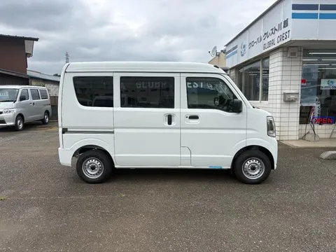 Nissan Clipper Van