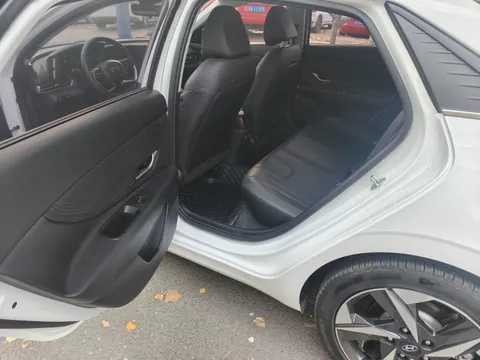 Hyundai Elantra (Avante)