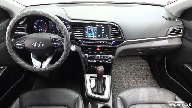 Hyundai Elantra (Avante)
