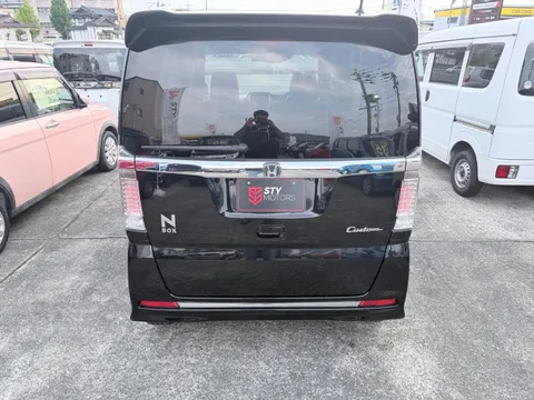 Honda N-BOX Custom