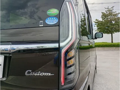 Honda N-BOX Custom