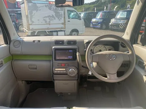 Toyota Pixis Space
