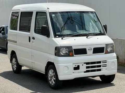 Nissan Clipper Van