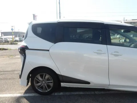 Toyota Sienta