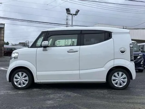 Honda N-BOX Slash