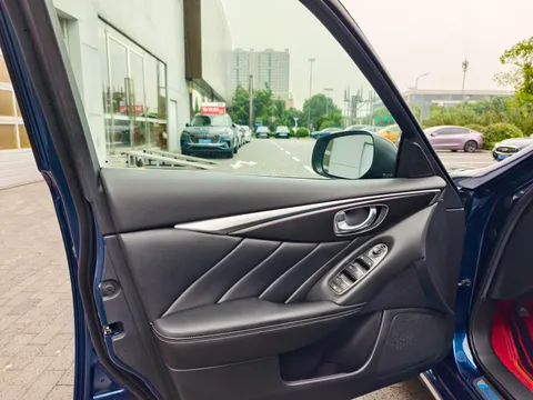 Infiniti Q50L