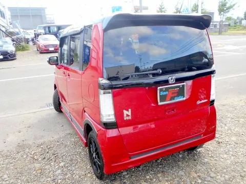 Honda N-BOX Custom