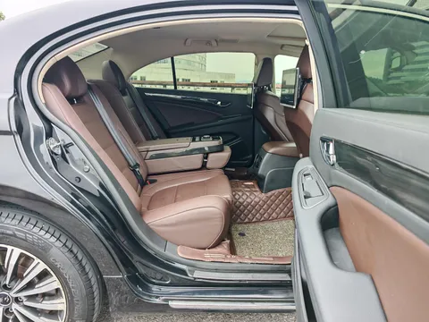 Hongqi H7
