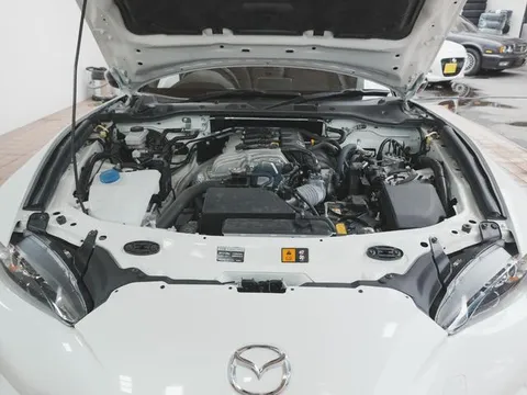 Mazda MX-5 (Roadster)