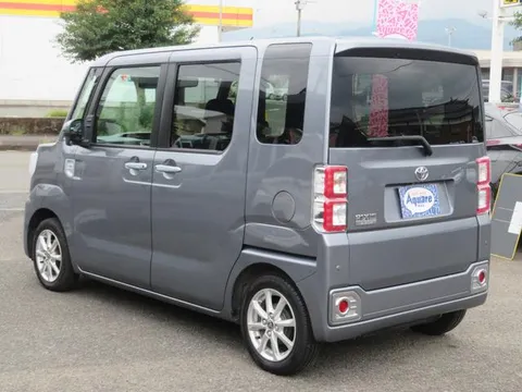 Toyota Pixis Mega