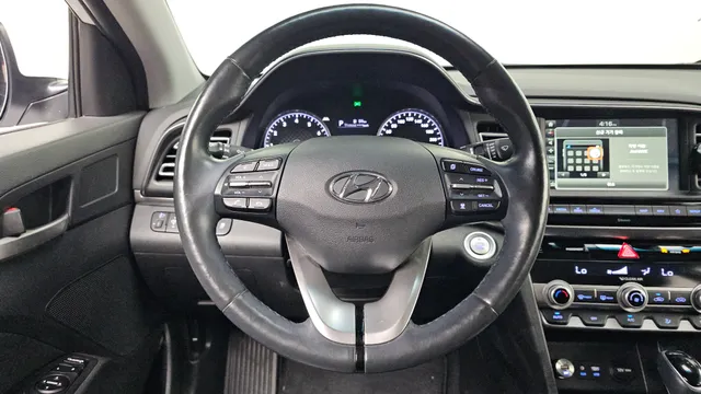 Hyundai Elantra (Avante)
