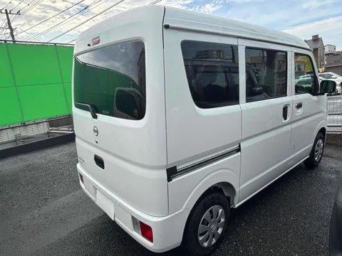 Nissan Clipper Van