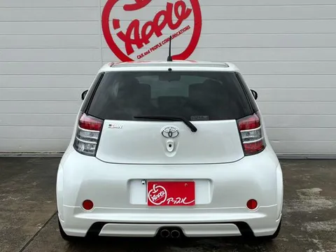 Toyota iQ