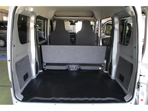 Nissan Clipper Van