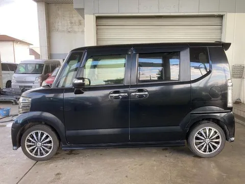 Honda N-BOX Custom