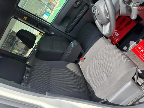 Toyota Pixis Mega