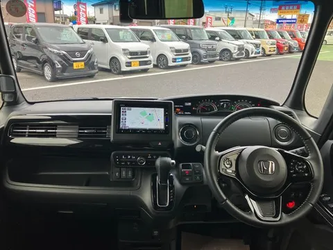 Honda N-BOX Custom